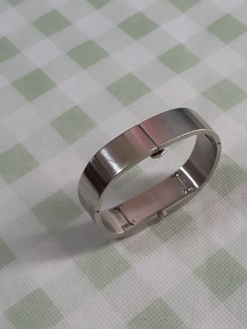 GUCCI シルバー バングル時計