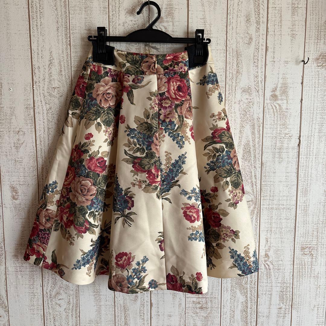 新品　エムズグレイシー サイズ40 花柄スカート