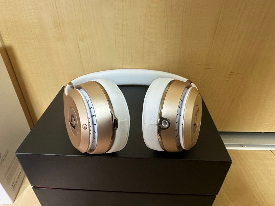 【美品】beats solo3 wireless ヘッドホン　付属品付き！