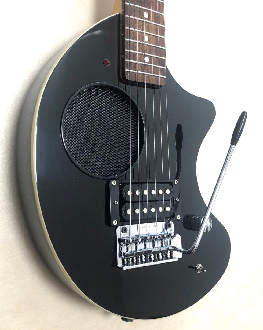 【美品】ZO-3 芸達者 ブラック アンプ内蔵ミニギター 専用ケース付 アーム付
