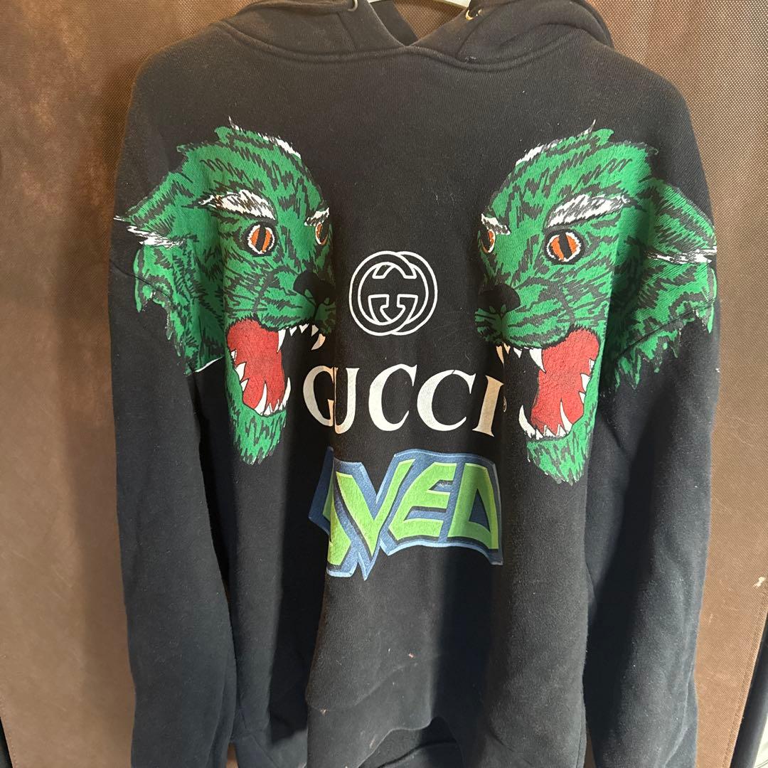 GUCCI 緑獣刺繍 ブラックパーカー