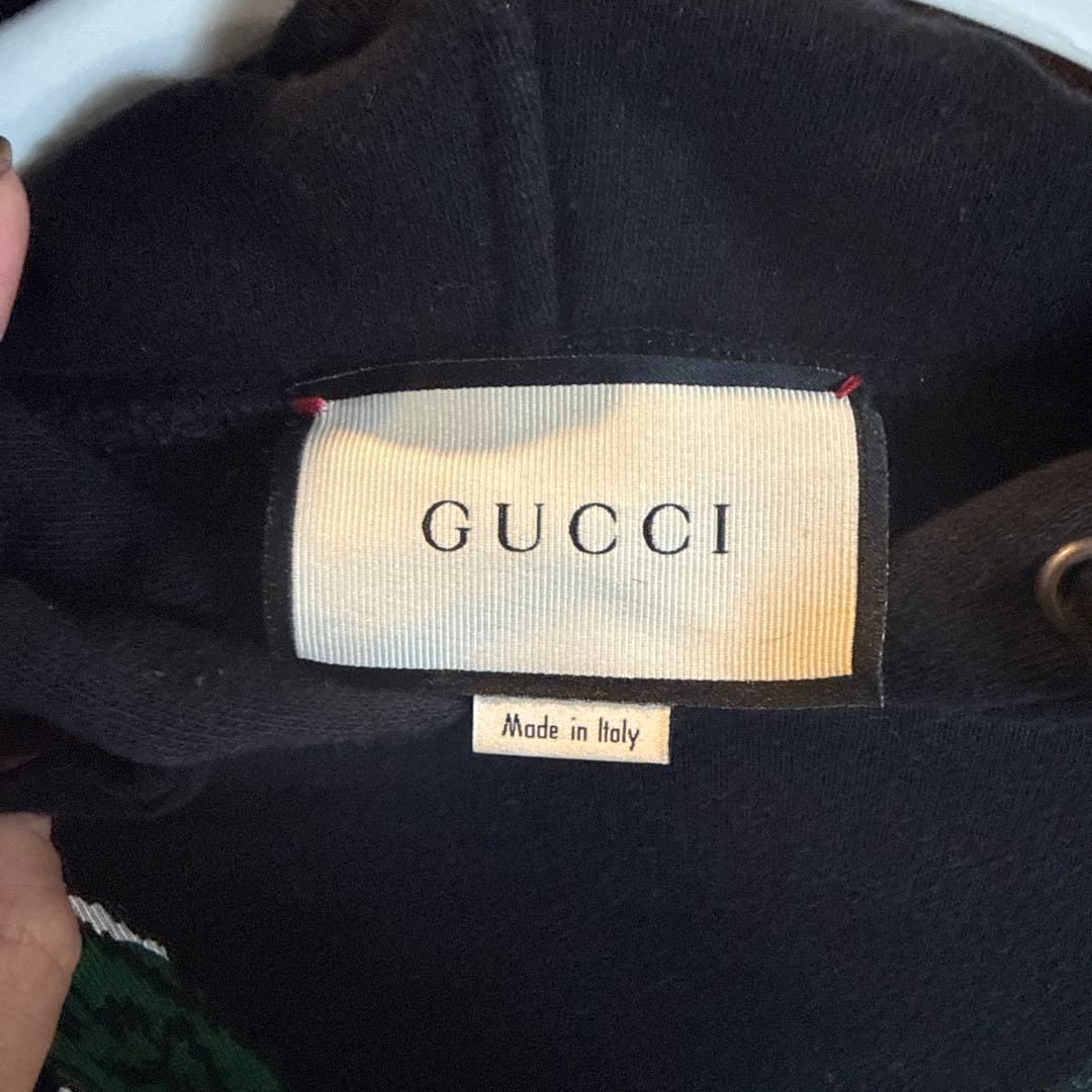 GUCCI 緑獣刺繍 ブラックパーカー