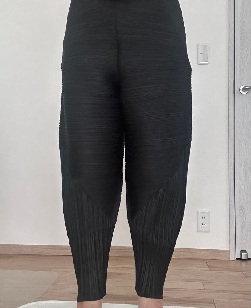 プリーツプリーズ　変形パンツ
