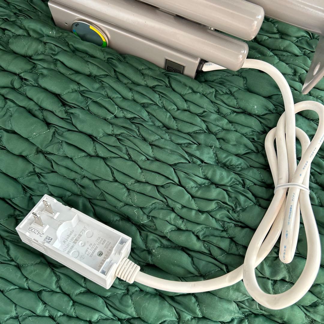 電気ヒーター　YUCCA 型式YAE10/R 横壁支持型　壁掛タオルウォーマー