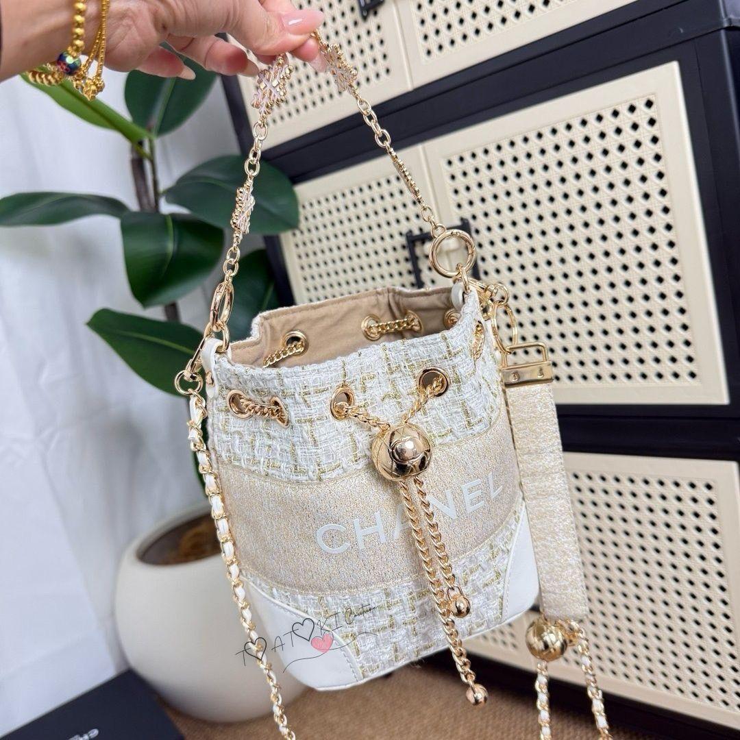 激レア❤CHANEL❤ホワイトラメ巾着ショルダーバッグゴールドチェーン