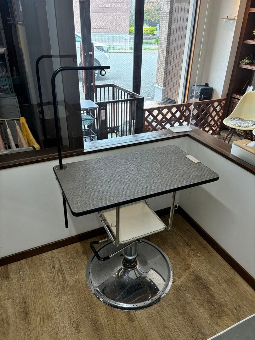 【中古・美品】業務用トリミングテーブル（株式会社ドリーム産業製）