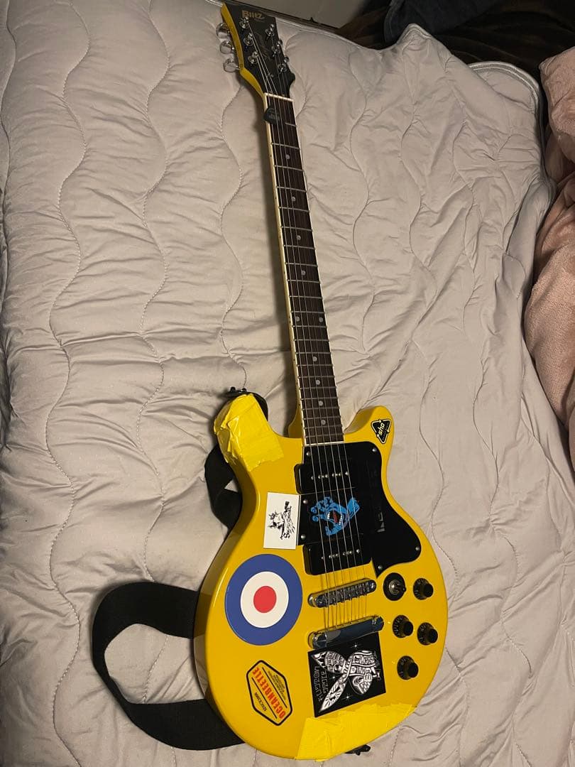 1*0様 Blitz エレキギター イエロー　ＭＯＤ美品