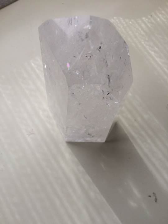 透明感のある水晶 美しいイシスあり お部屋に一つ！