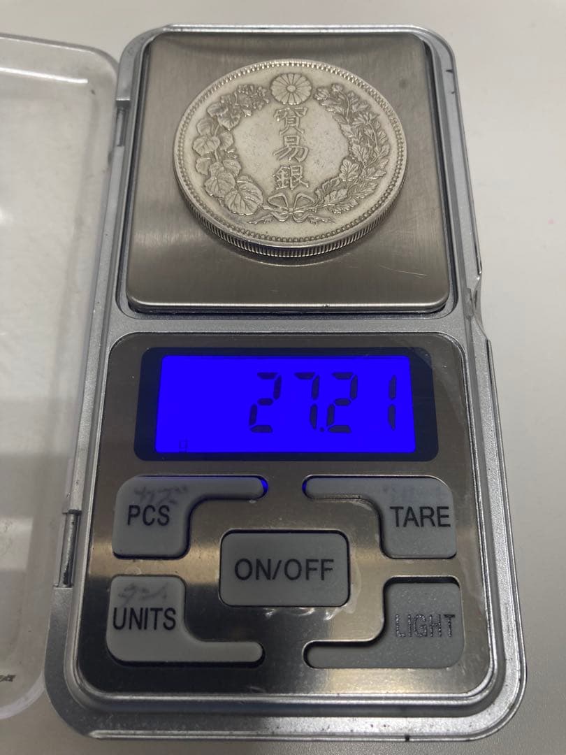 貿易銀　明治8年　菊紋・龍 約27.21g 約38.6㎜