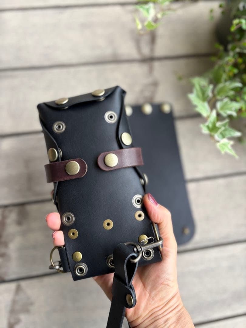 まる　ヌメ革ブラック蓋付きコンパクトシザーケース