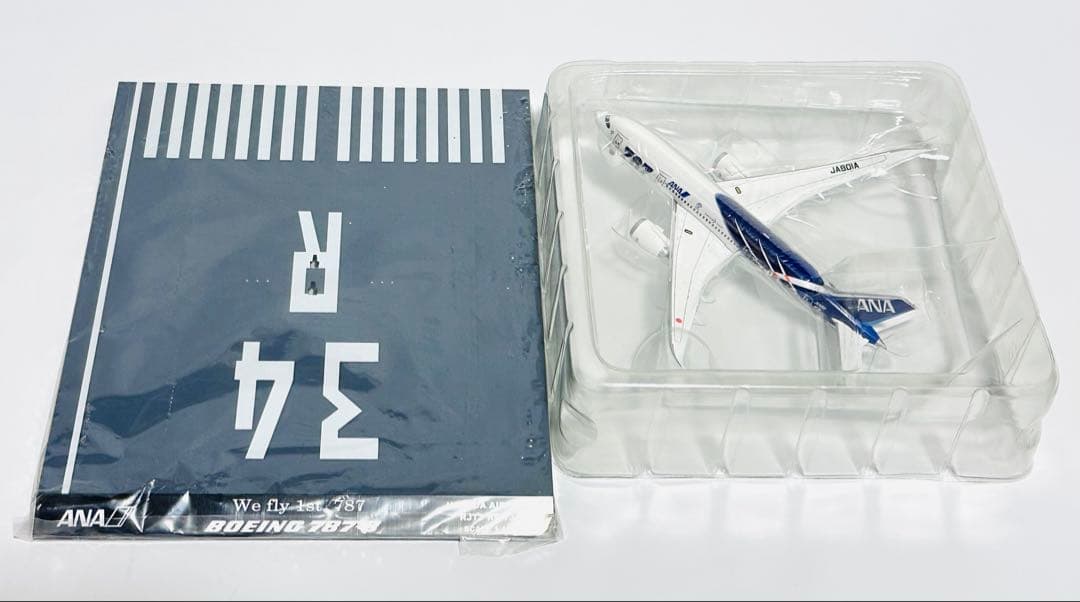 全日空商事 1/400 B787-8 ANA特別塗装 NH40069滑走路付き
