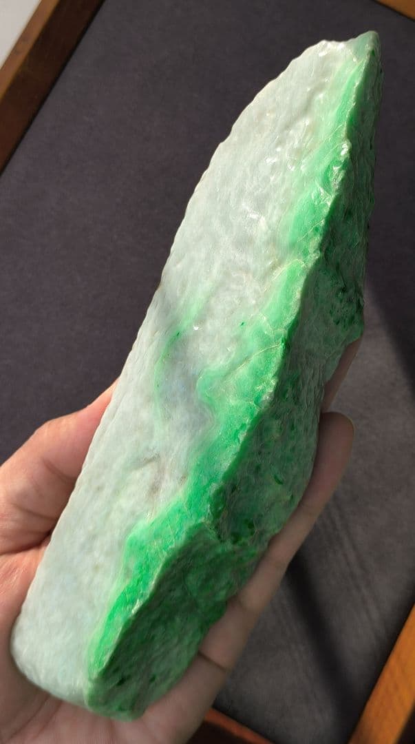 天野太郎【極上】ミャンマー産翡翠の原石(807ｇ)