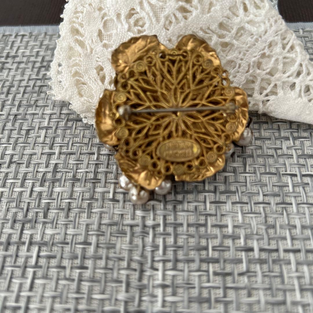 ミリアムハスケルのブローチ