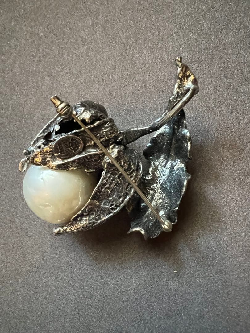 大珠本真珠ホウズキモチーフ、ブローチ兼ペンダントトップ 彫金作家1点物