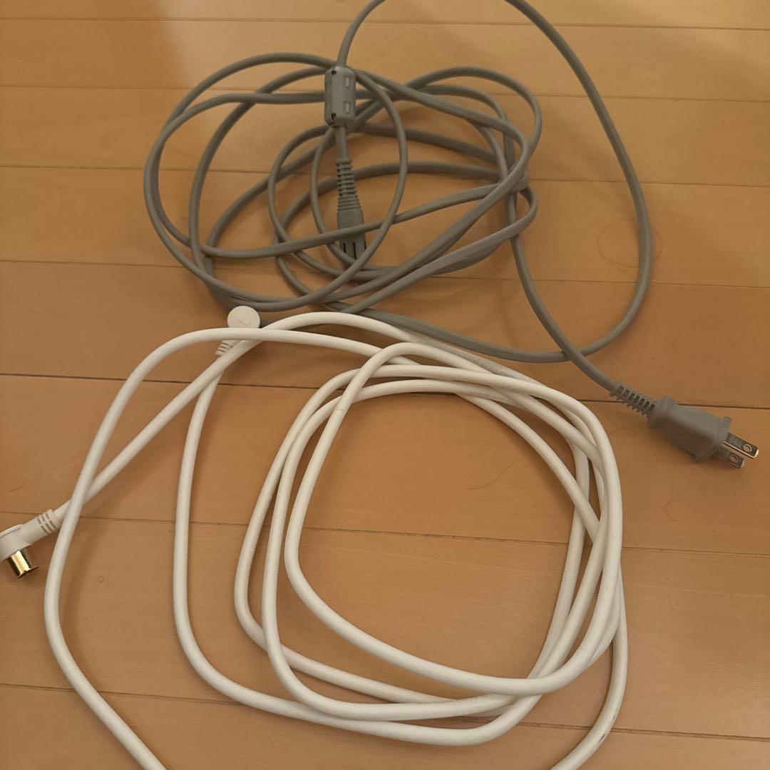 Panasonic 32インチテレビ【テレビアンテナケーブル付】