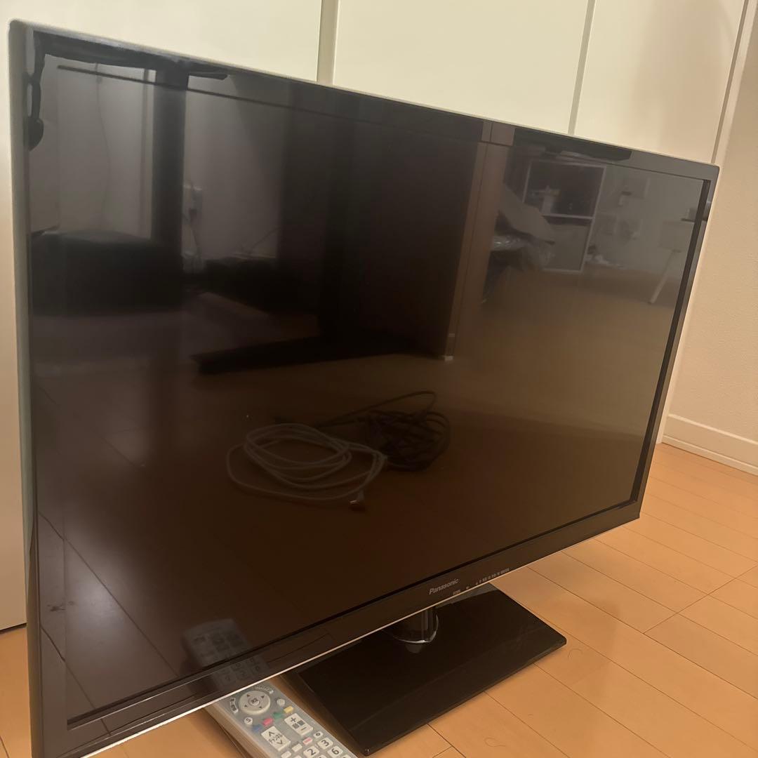 Panasonic 32インチテレビ【テレビアンテナケーブル付】