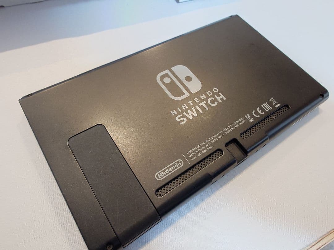 Nintendo Switch 本体+充電スタンド(フリーストップ式)