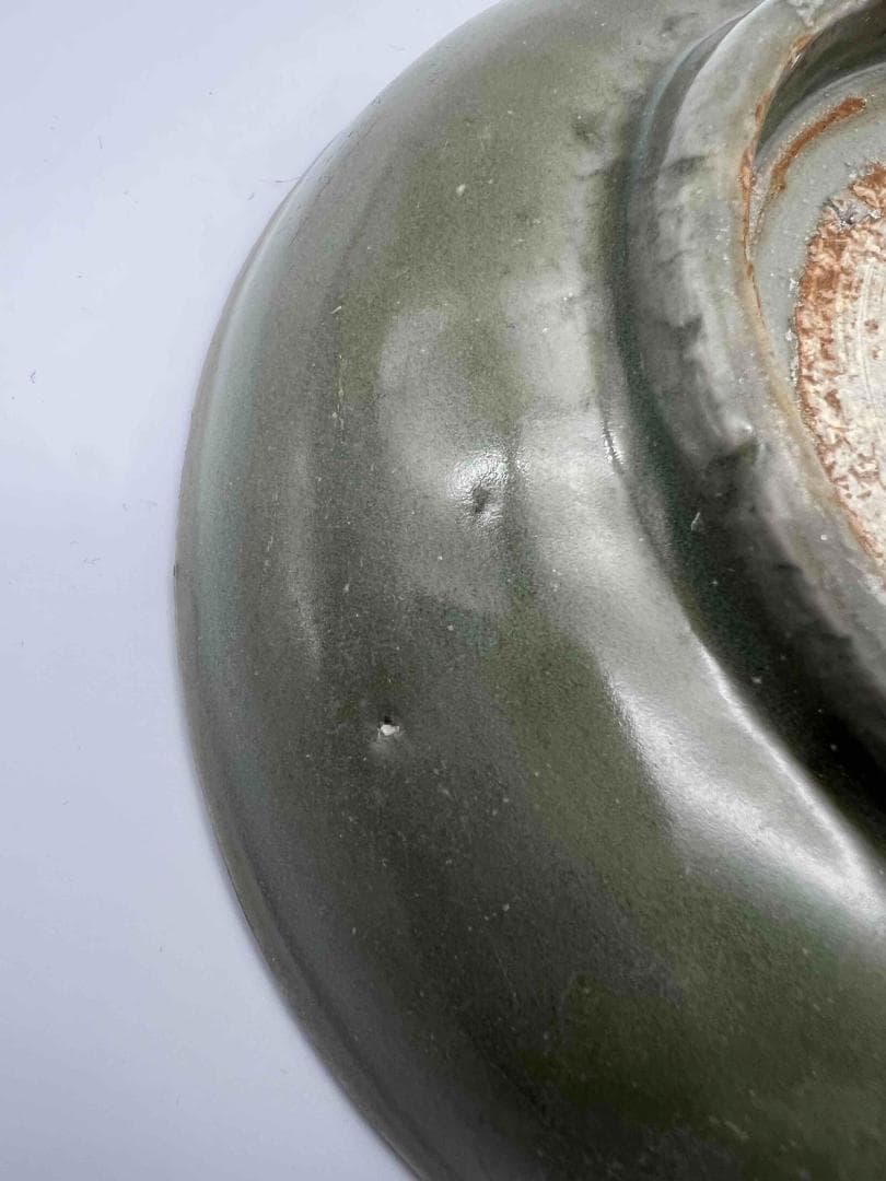 元時代　青磁　龍泉窯刻牡丹花盤　青磁皿　唐物　古賞物　時代物(E-84)