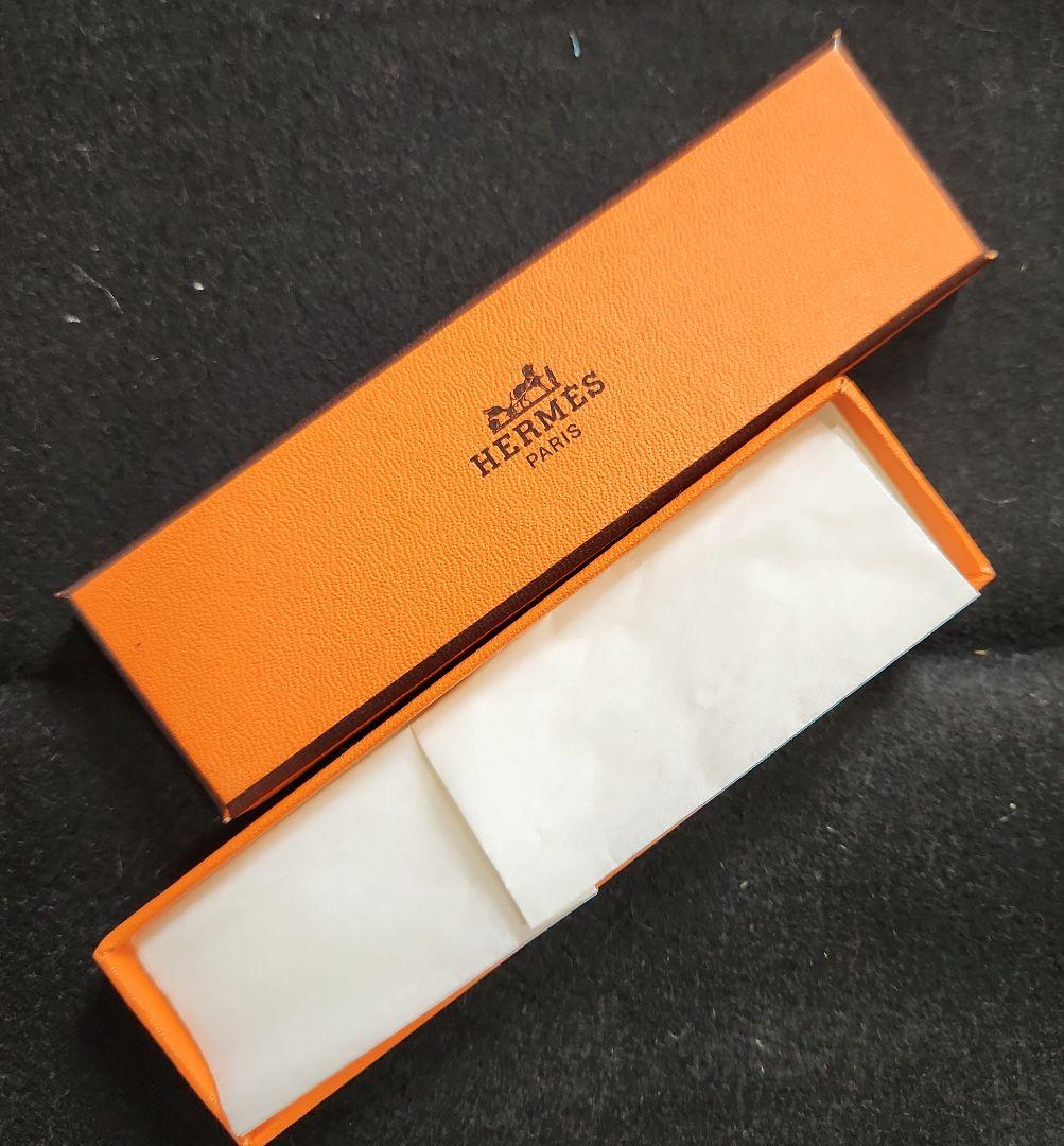 HERMES ゴールドピンバッジ 箱付き