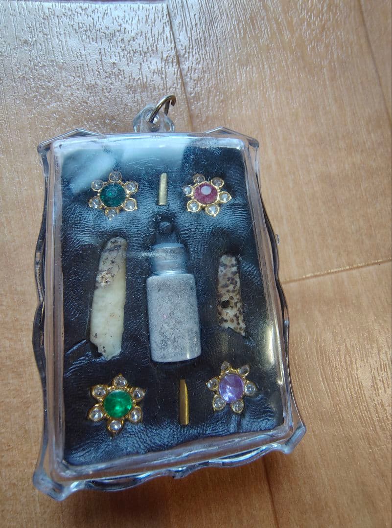 【MADAME】タイのお守りプラクルアン！骸骨とカラス！金運アップ！？