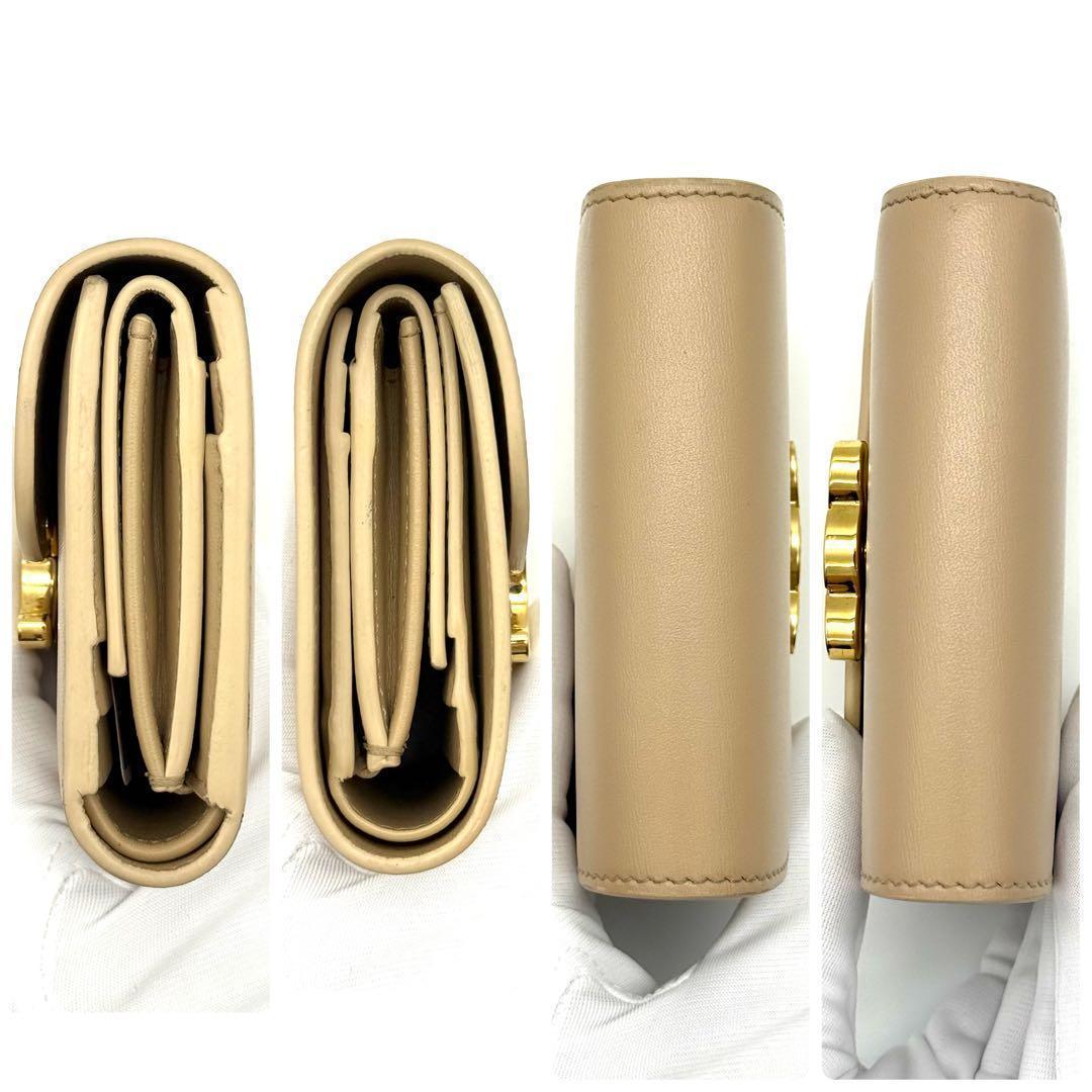 新品に近い❣️セリーヌ トリオンフ ベージュ コンパクト　財布　 N86