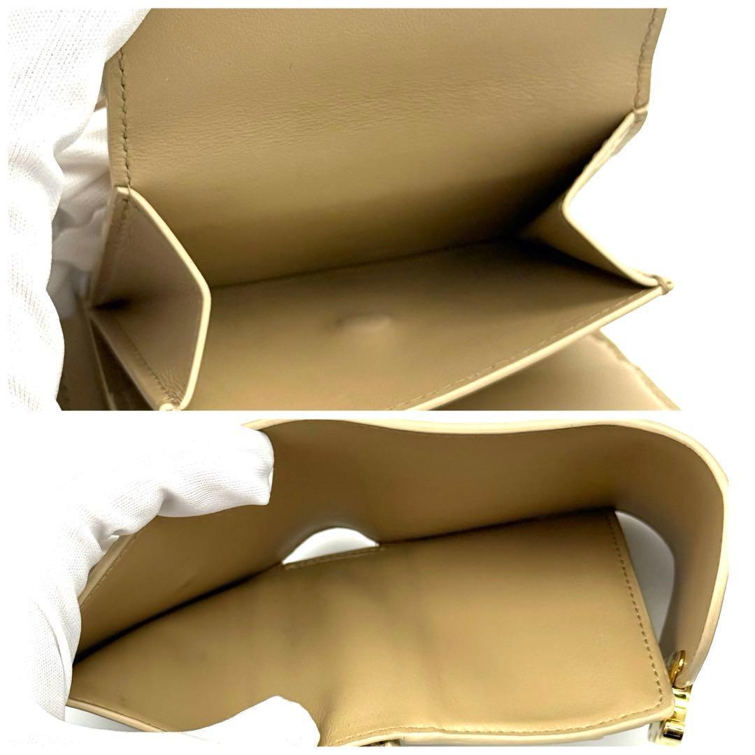 新品に近い❣️セリーヌ トリオンフ ベージュ コンパクト　財布　 N86