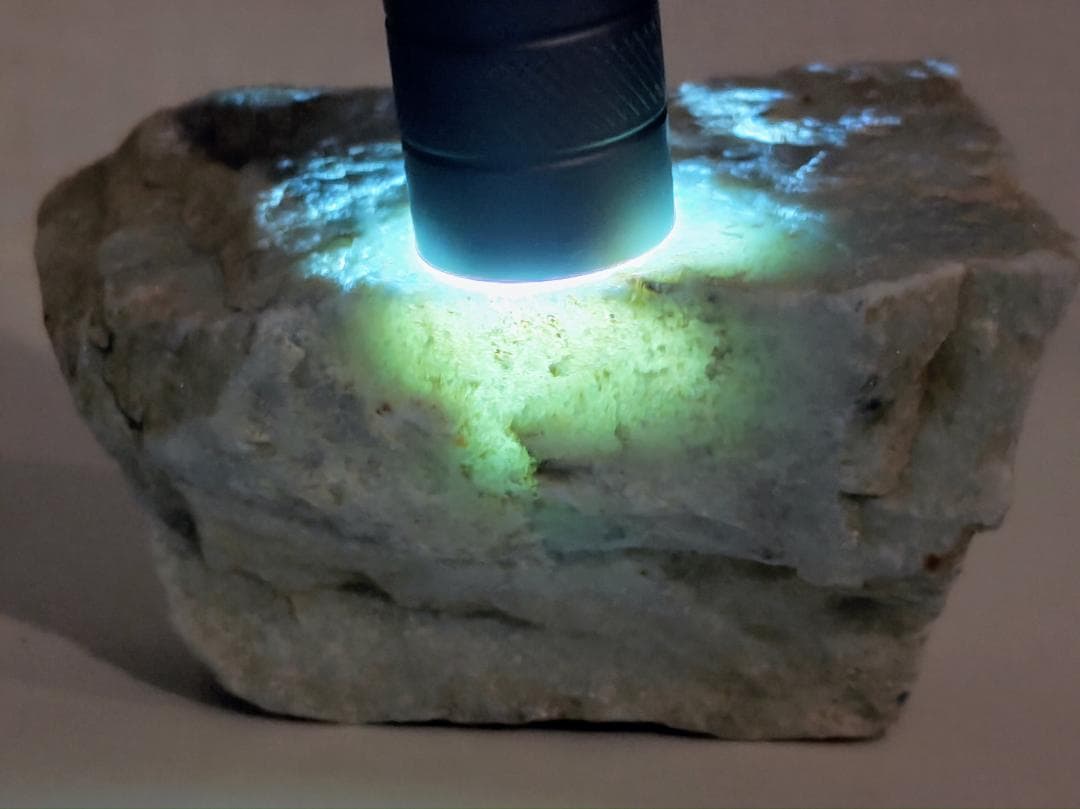 高透過・白 365g 翡翠 ヒスイ 鑑賞石 原石 自然石 誕生石 鉱物 鉱石