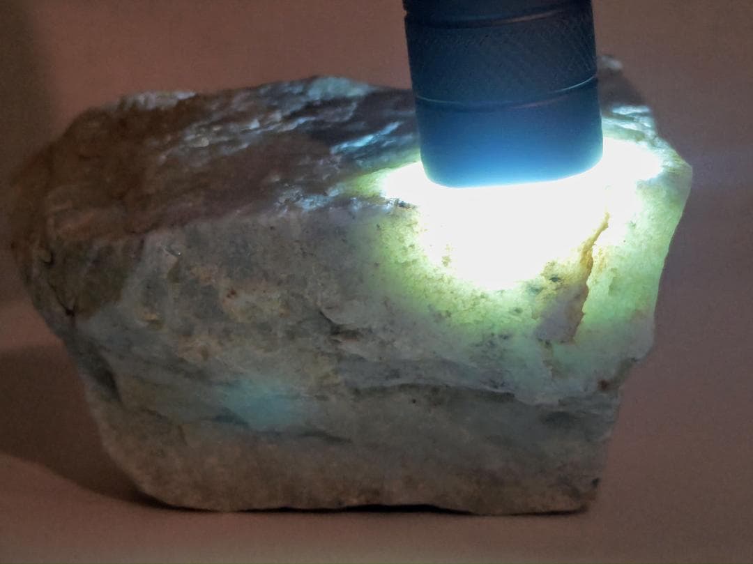 高透過・白 365g 翡翠 ヒスイ 鑑賞石 原石 自然石 誕生石 鉱物 鉱石