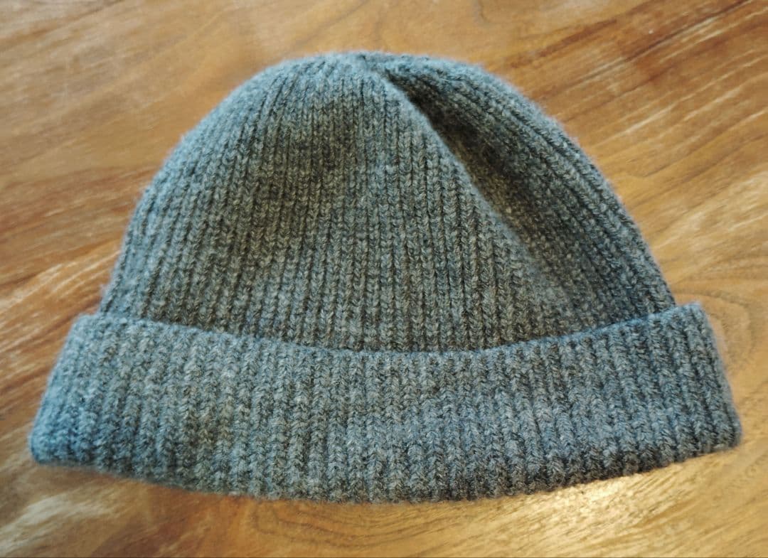 PRADA グレー ニット帽