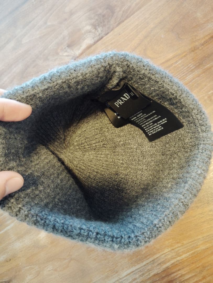 PRADA グレー ニット帽