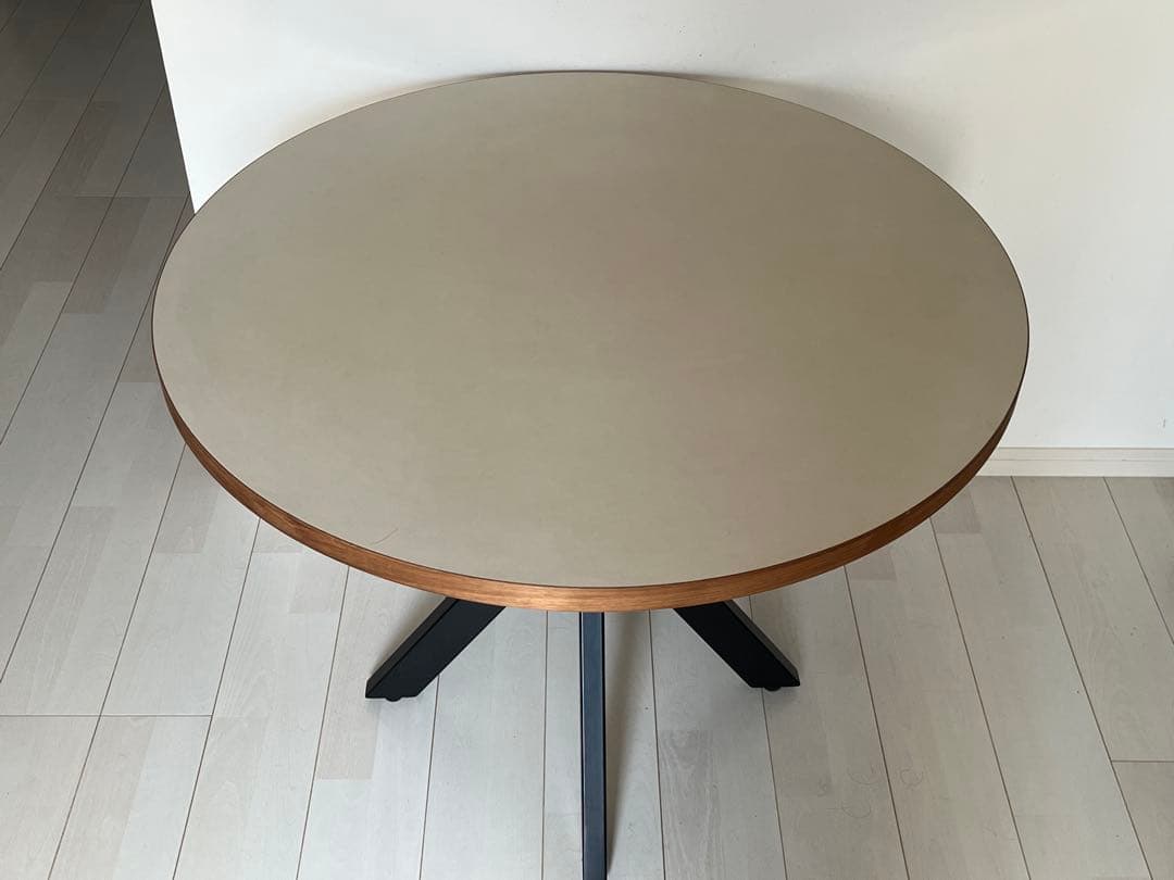 かなでもの　リノリウム　ラウンドテーブル