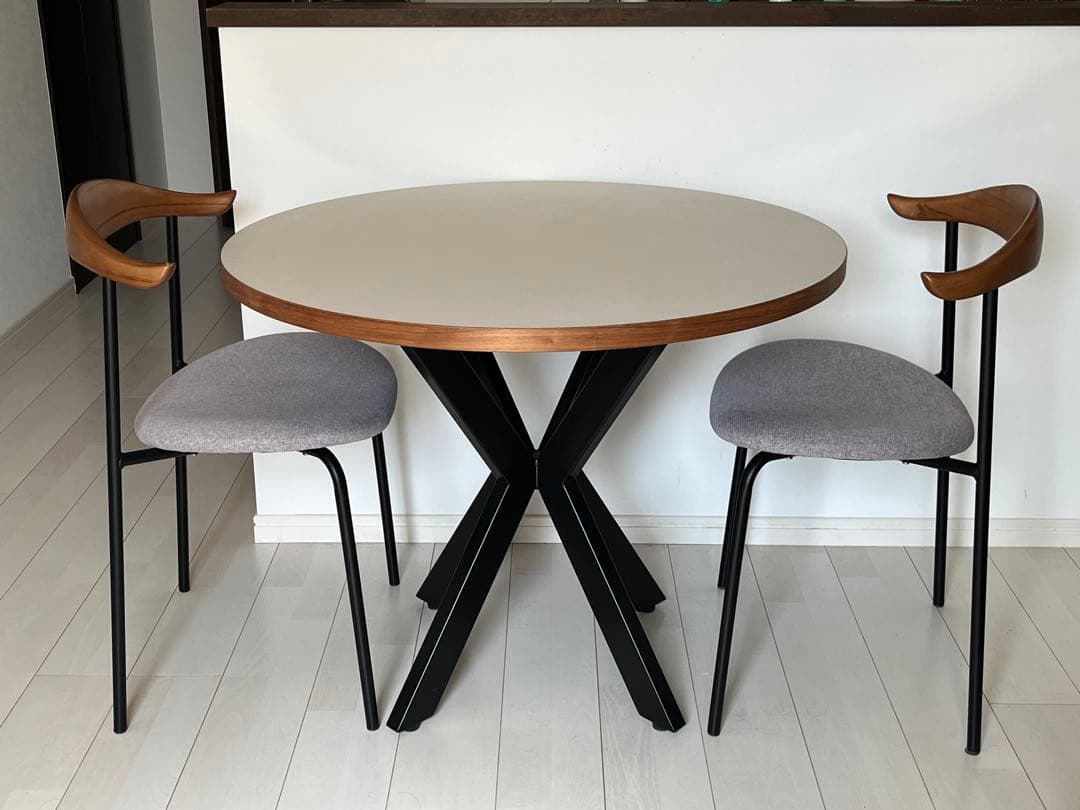 かなでもの　リノリウム　ラウンドテーブル