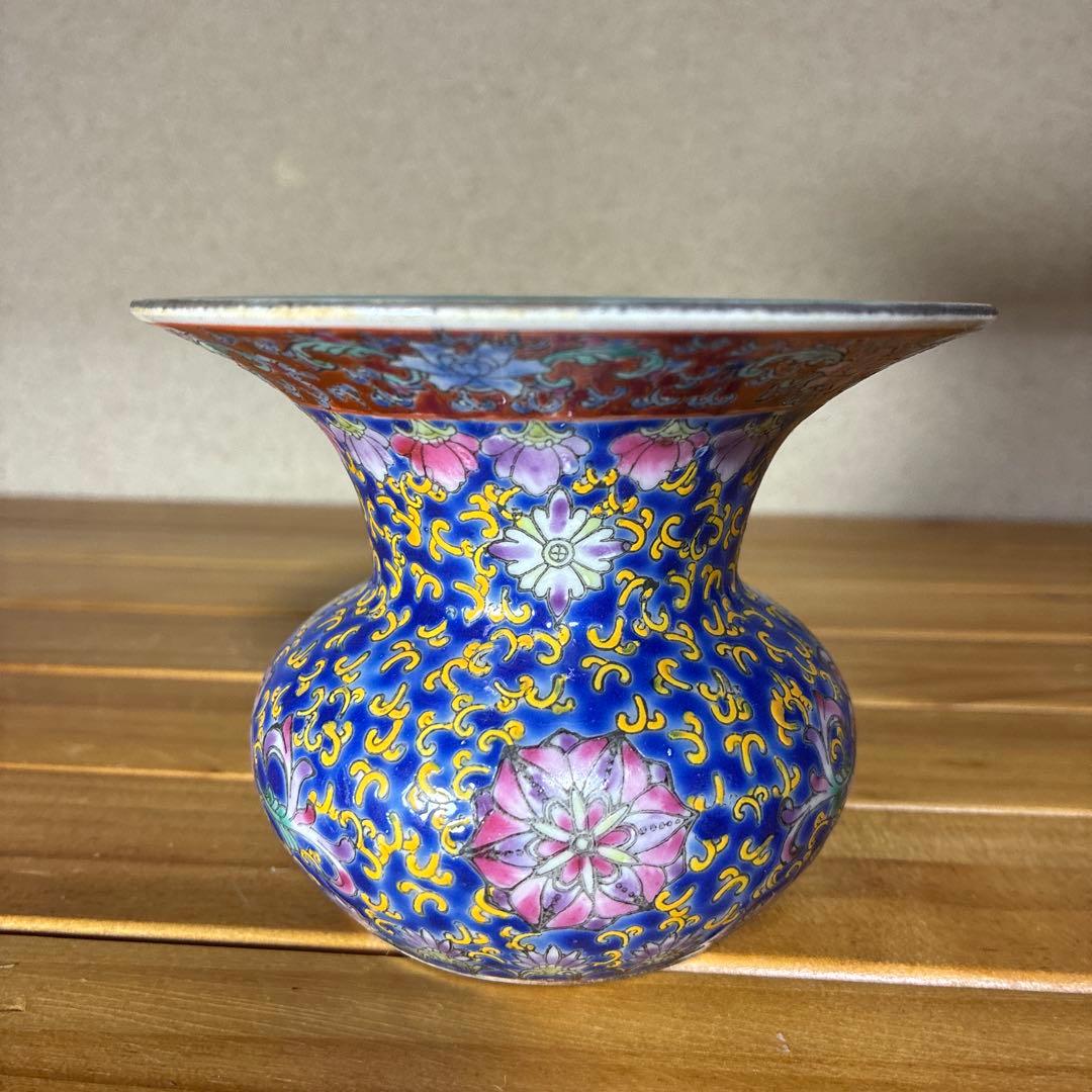 大清乾隆年製　花模様 磁器