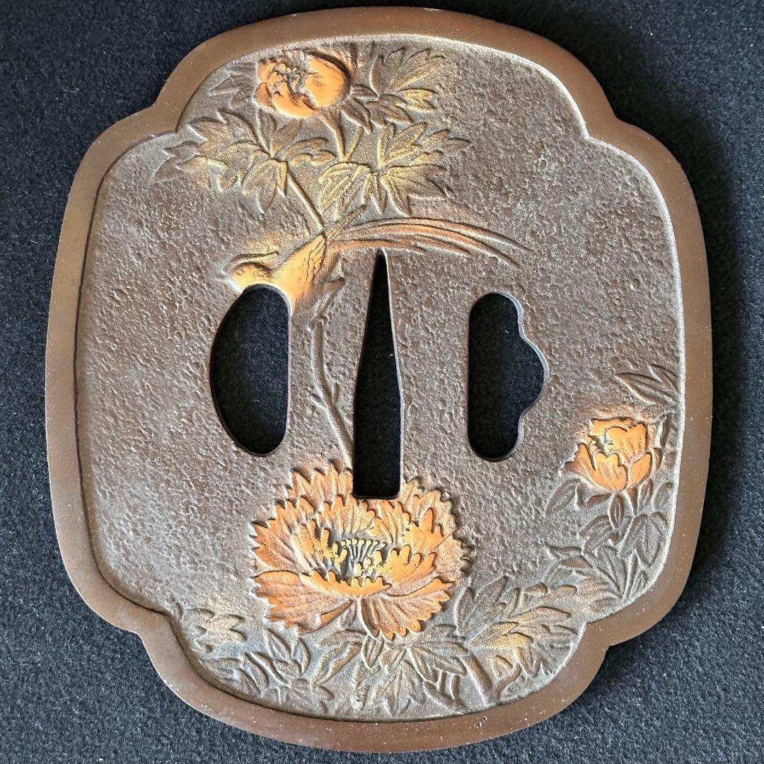 大型鍔　飾り鍔　鉄地 牡丹鳥紋 直径約28cm*25cm つば 重量2.5kg