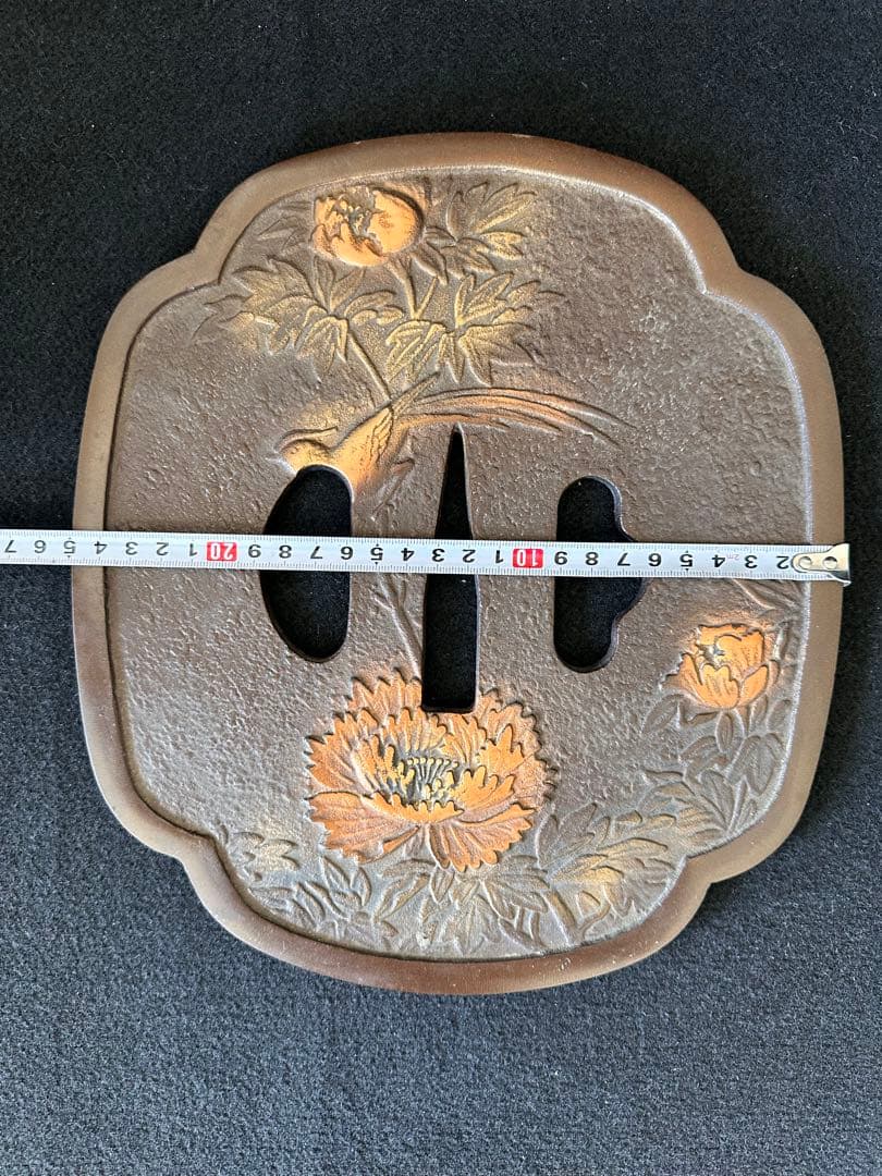 大型鍔　飾り鍔　鉄地 牡丹鳥紋 直径約28cm*25cm つば 重量2.5kg