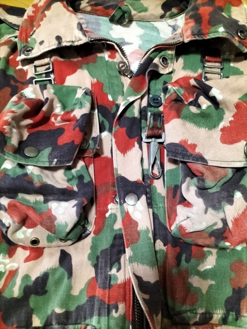 迷彩ジャケット フード付き