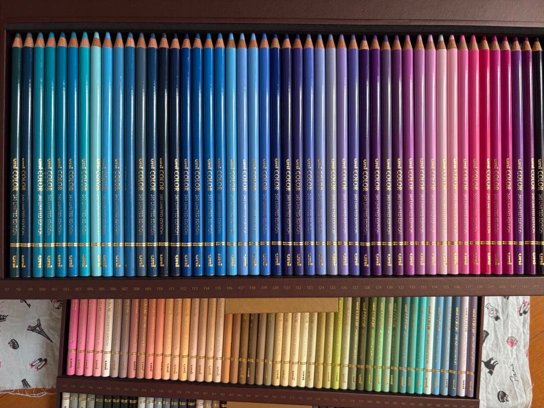 三菱鉛筆ユニー240色セット　リミテッドエディション限定50周年記念