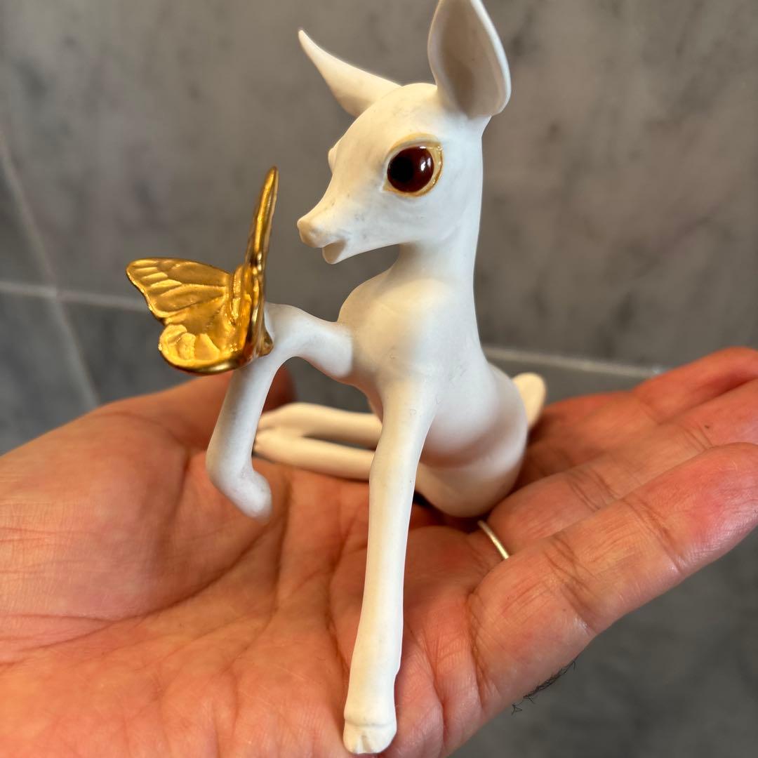 アメリカ70年代　生きているように美しい瞳と金彩の蝶々が素敵なバンビ陶器オブジェ