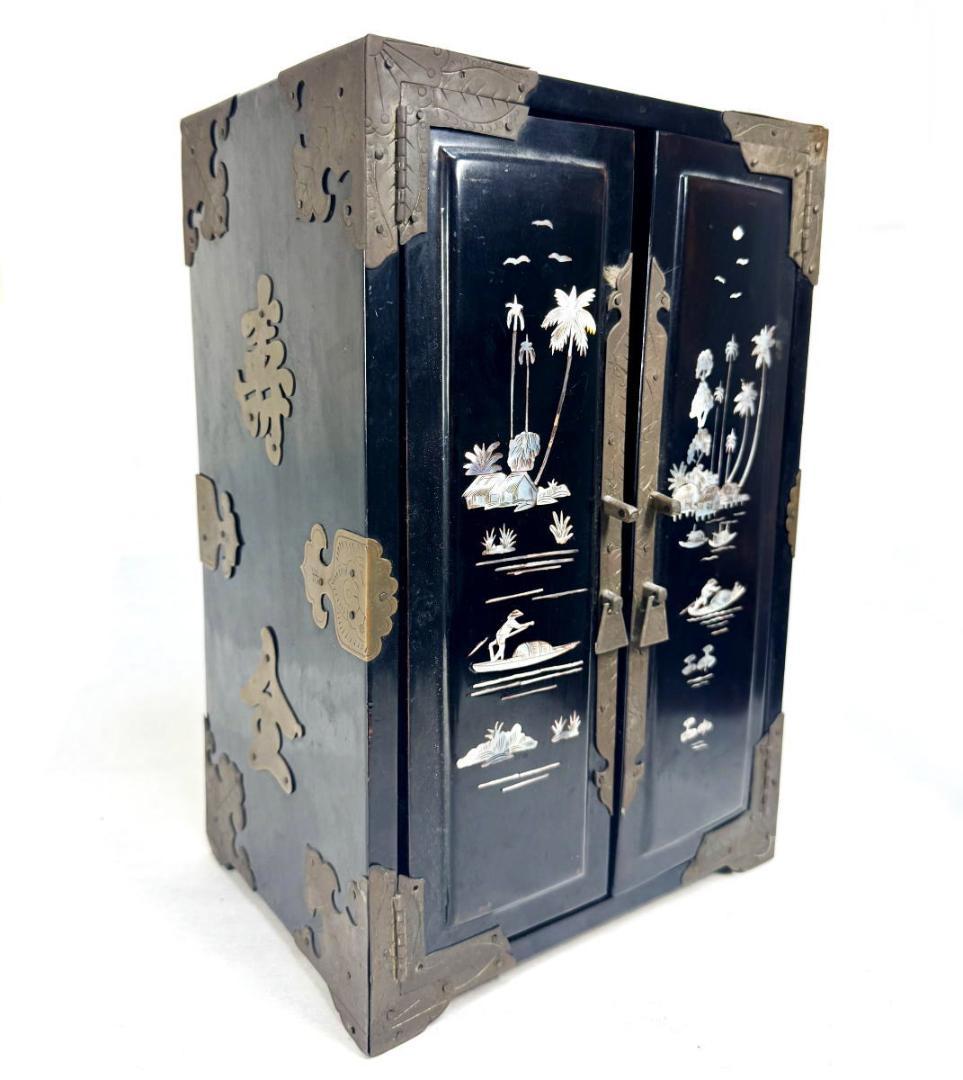 ビンテージ家具 木製青貝螺鈿細工 福禄寿全百宝嵌観音扉黒漆小棚 WWWT090