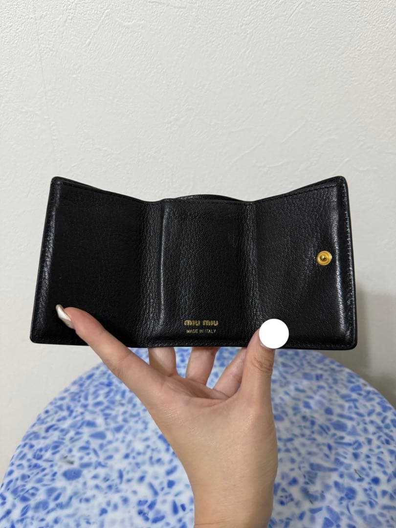 MIU MIUの三つ折り財布 ブラック 黒