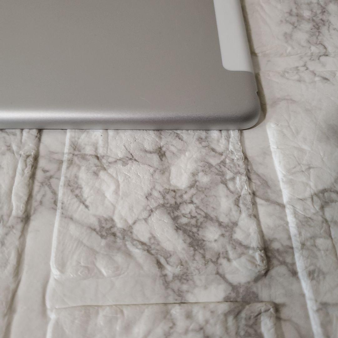 240 iPad 8世代 32GB SIMフリー シルバー