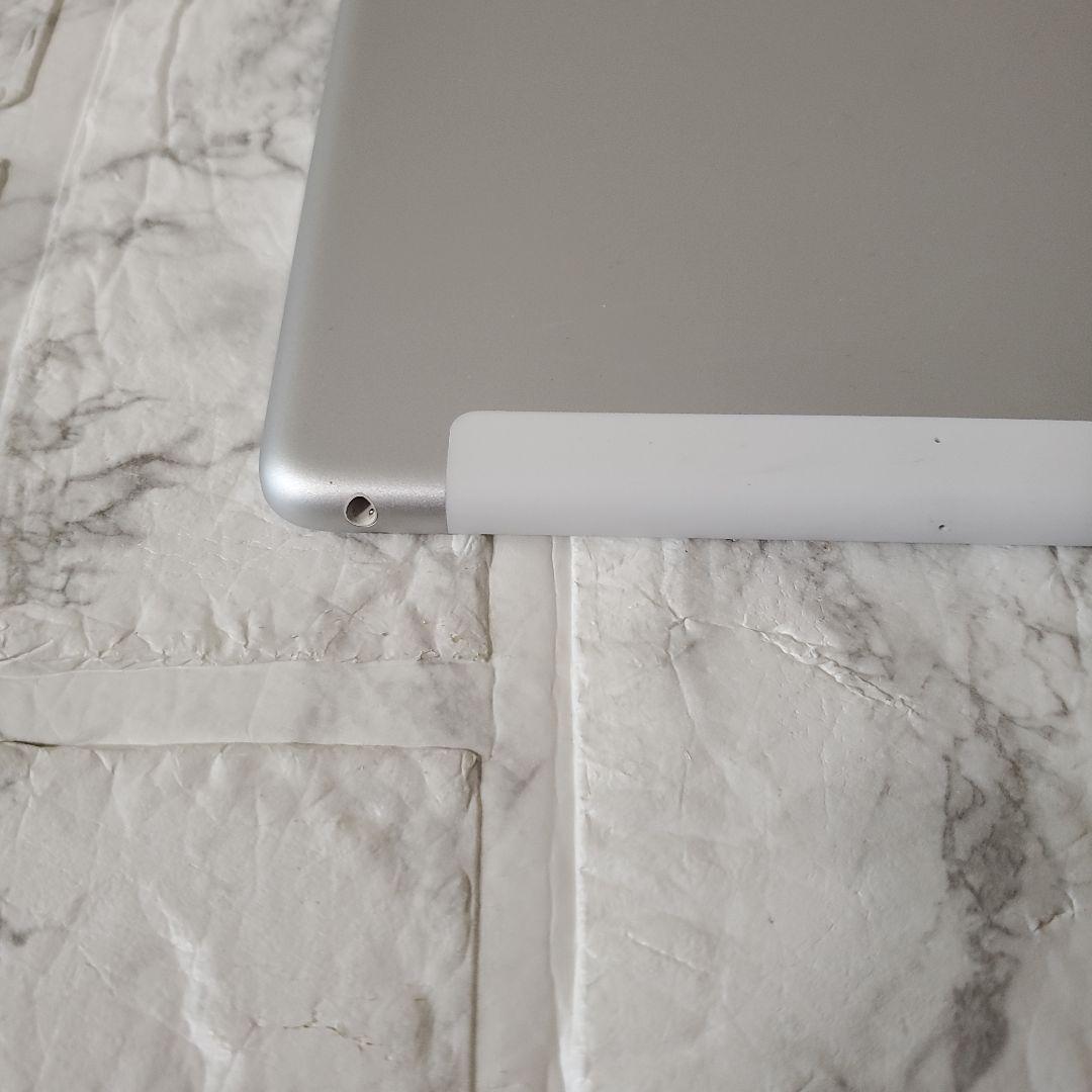 240 iPad 8世代 32GB SIMフリー シルバー