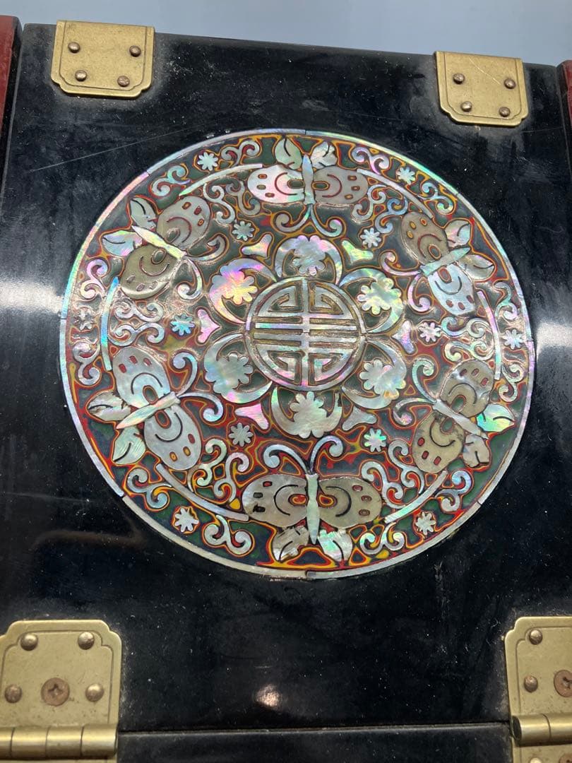 蝶と花模様　貝殻細工　螺鈿 螺鈿細工 漆器　宝石箱 ジュエリーボックス