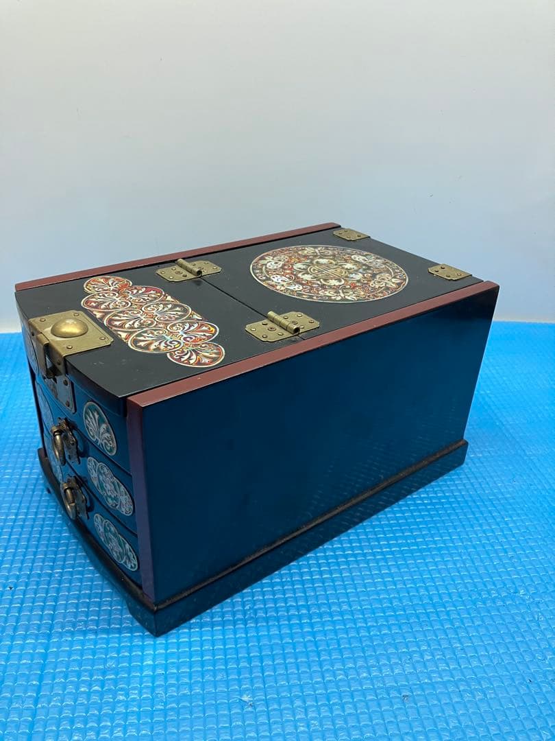 蝶と花模様　貝殻細工　螺鈿 螺鈿細工 漆器　宝石箱 ジュエリーボックス