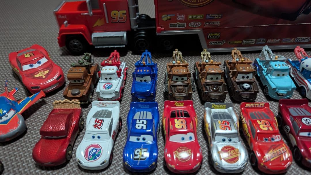トミカ　カーズ　 約50台とマックトレーラー　バッグ付き　USED　まとめ売り
