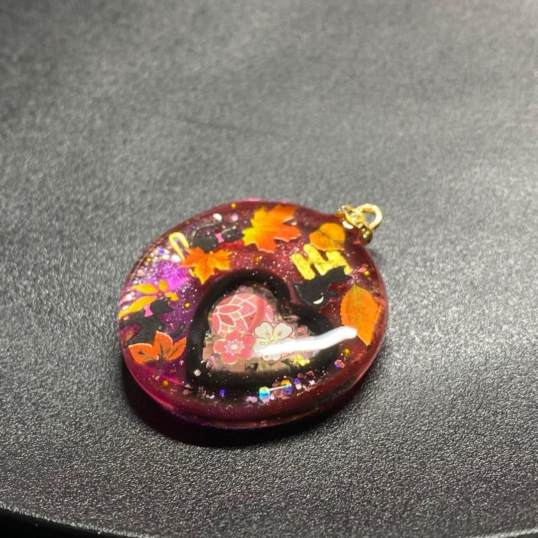 〜カヤ　☪︎⋆☽様〜新作　天然石　レジンネックレス　【猫紅葉】