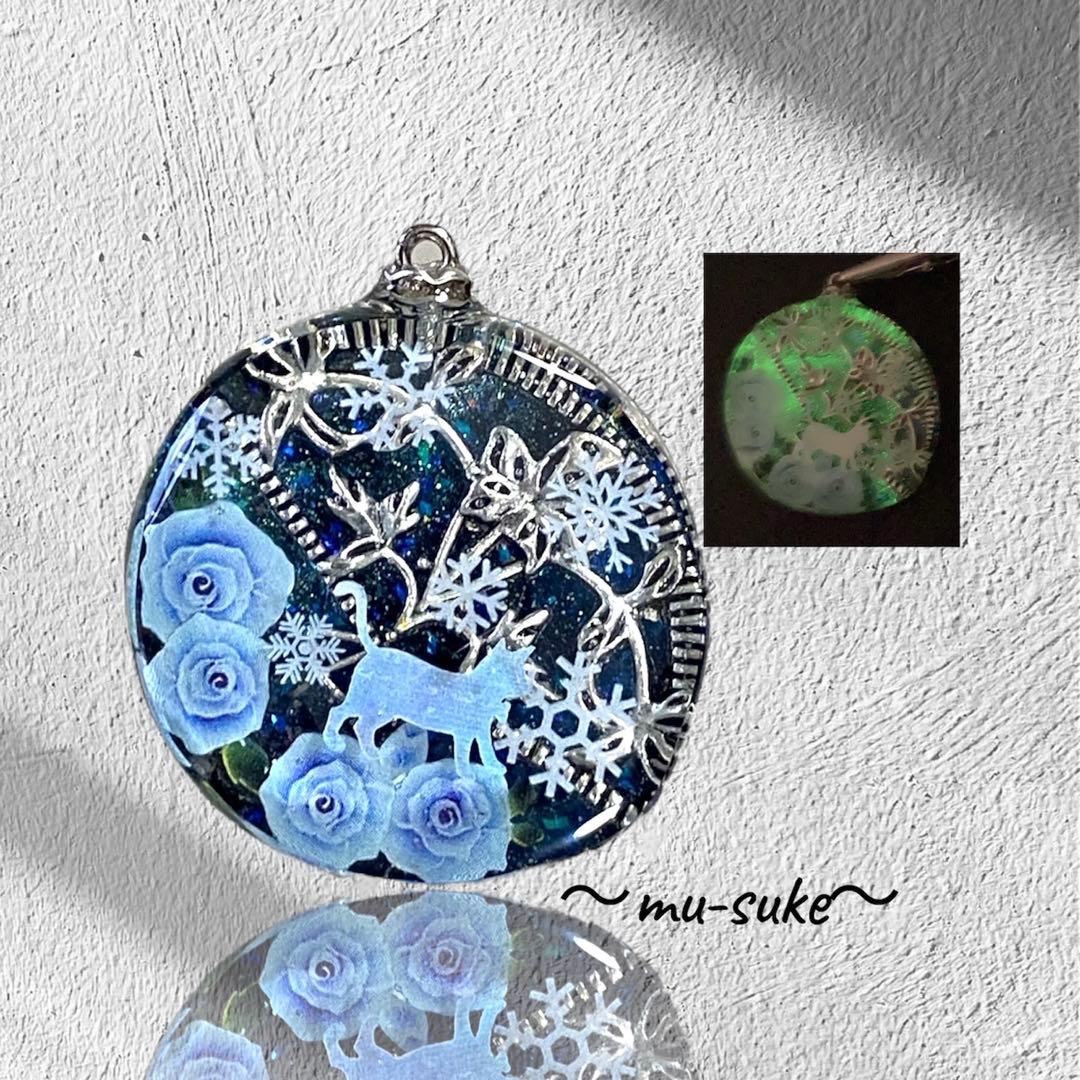 〜カヤ　☪︎⋆☽様〜新作　天然石　レジンネックレス　【猫紅葉】