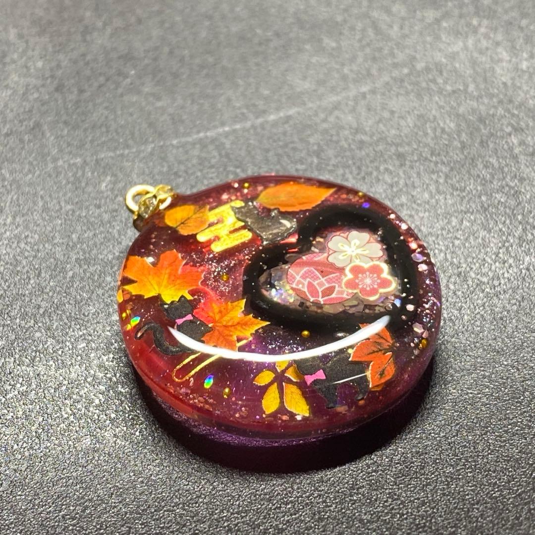 〜カヤ　☪︎⋆☽様〜新作　天然石　レジンネックレス　【猫紅葉】