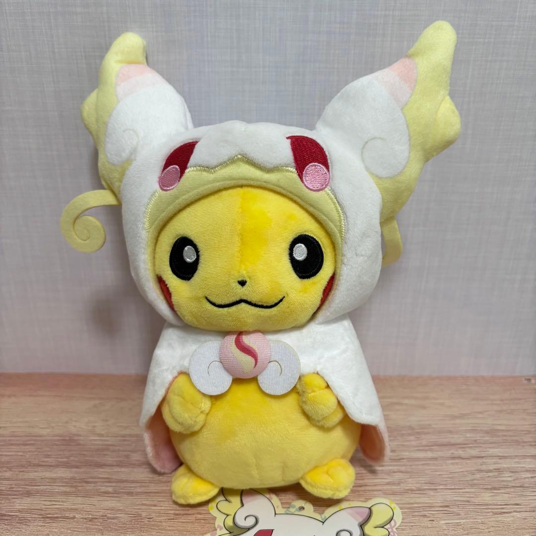 メガタブンネのポンチョを着たピカチュウ　タグ付き　ぬいぐるみ　ポケモン