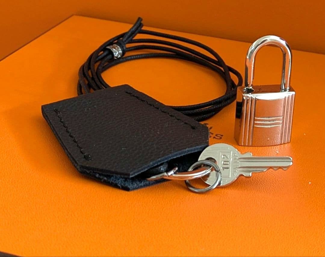 最終お値下げ！エルメス シルバー パドロック カデナ 姫路レザークロシェット付き